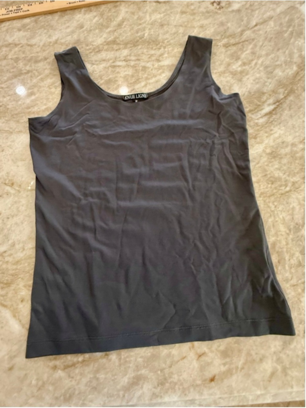 A'NUE LIGNE Gray Tank Top M, base layer luxury. NWOT. Body com, compression
